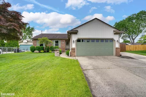 16380 Sudbury, Macomb, MI 48044