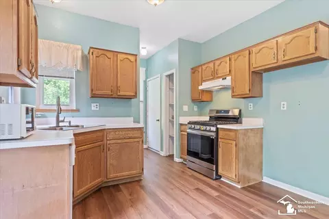 Kitchen - 26201 King, Romulus, MI 48174 photo 2 of 2