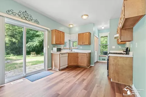 Kitchen - 26201 King, Romulus, MI 48174 photo 1 of 2