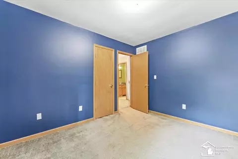 Bedroom - 26201 King, Romulus, MI 48174 photo 6 of 6