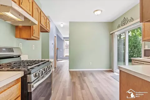 Entry Way - 26201 King, Romulus, MI 48174 photo 1 of 3