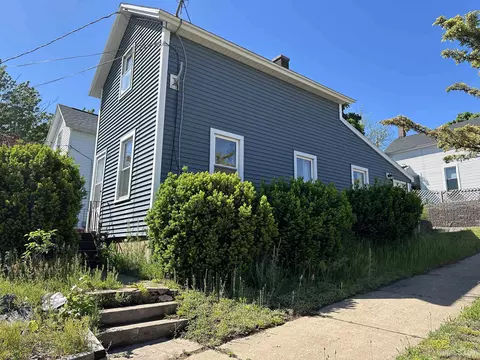 402 W W Blf, Marquette, MI 49855