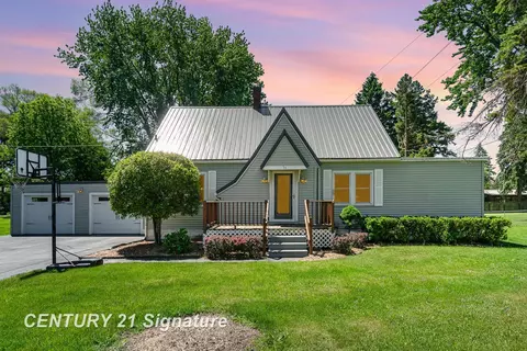 96 E Salzburg, Bay City, MI 48706