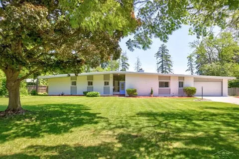 61 Benton, Saginaw, MI 48602
