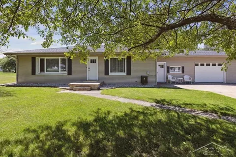 1075 N Main, Saint Charles, MI 48655