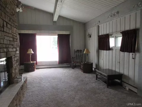 Living - 507 E Pierce, Wakefield, MI 49968 photo 2 of 3