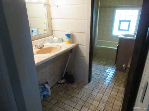 Bath - 507 E Pierce, Wakefield, MI 49968 photo 1 of 4