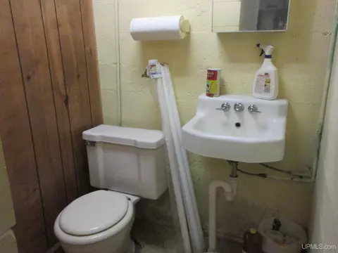 Bath - 507 E Pierce, Wakefield, MI 49968 photo 3 of 4