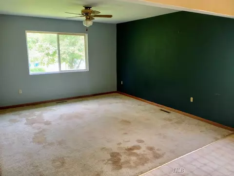 Living - 515 S Hawkins, Gladwin, MI 48624 photo 2 of 2