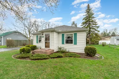 1093 N Scheurmann, Essexville, MI 48732 | 27 Photos - Movoto