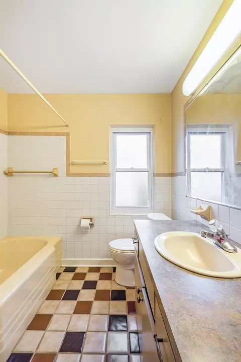 Bath - 320 Commonwealth, Flint, MI 48503 photo 1 of 2