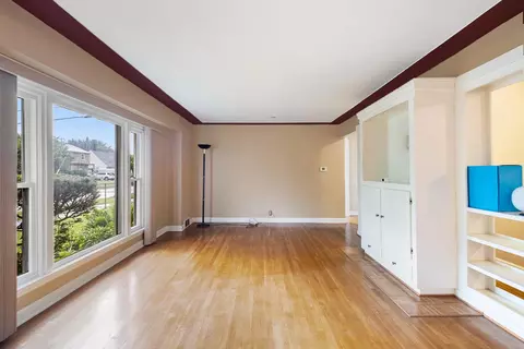 Living - 320 Commonwealth, Flint, MI 48503 photo 1 of 2