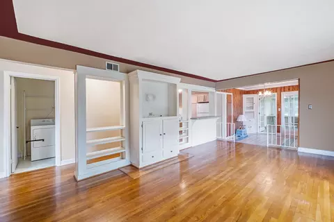 Living - 320 Commonwealth, Flint, MI 48503 photo 2 of 2
