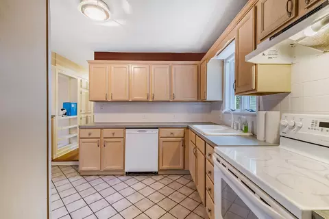 Kitchen - 320 Commonwealth, Flint, MI 48503 photo 2 of 2
