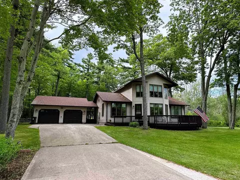 3030 Lakeshore, Escanaba, MI 49829