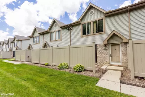 50413 Bay Run S, New Baltimore, MI 48047