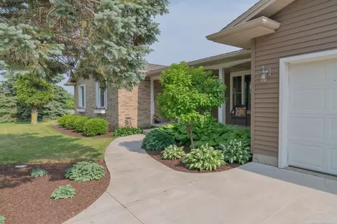 5708 Walker Rd, Applegate, MI 48401