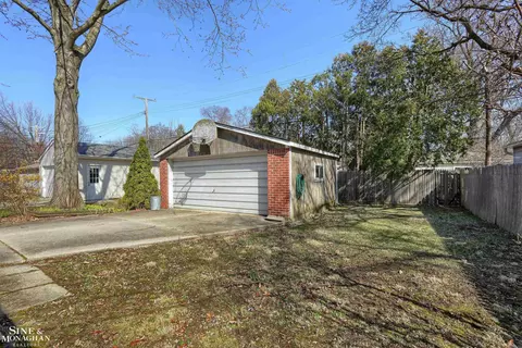 1388 Vernier Rd, Grosse Pointe Woods, MI 48236 photo 17