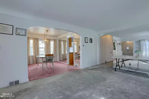 1388 Vernier Rd, Grosse Pointe Woods, MI 48236 photo 4