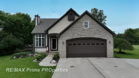 888 Winn Lk, Lapeer, MI 48446