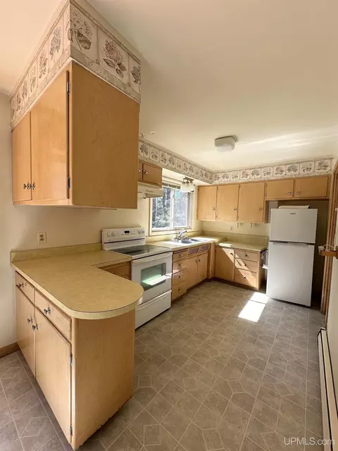 10569 S 75, Rapid River, MI 49878 photo 4