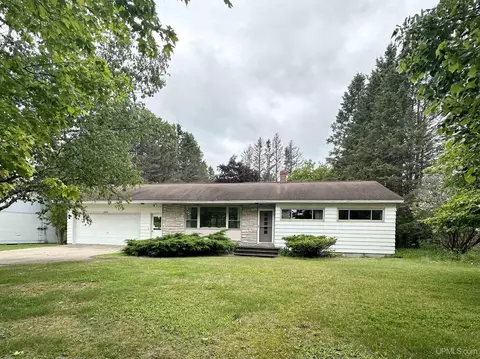 10569 S 75, Rapid River, MI 49878