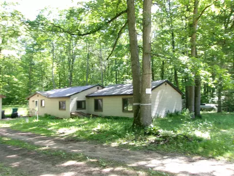 379 E Clarence, Harrison, MI 48625 photo 2