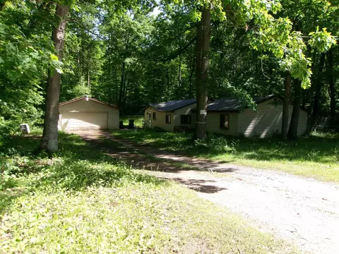 379 E Clarence, Harrison, MI 48625 photo 4