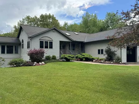 W8860 Larson, Iron Mountain, MI 49801