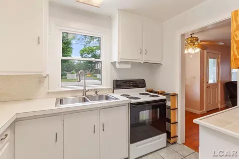 915 W Maple, Adrian, MI 49221 photo 14