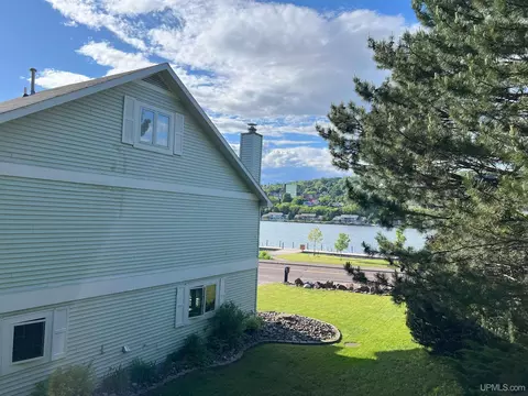 701 W Lakeshore, Houghton, MI 49931