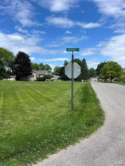 2000 Sharon, Adrian, MI 49221 photo 4