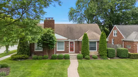 1437 Torrey, Grosse Pointe Woods, MI 48236 photo 2