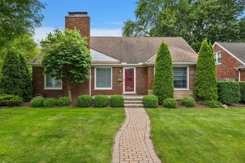 1437 Torrey, Grosse Pointe Woods, MI 48236 photo 3