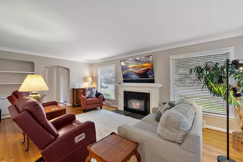 1437 Torrey, Grosse Pointe Woods, MI 48236 photo 9
