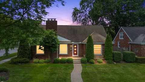 1437 Torrey, Grosse Pointe Woods, MI 48236