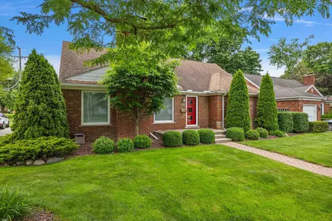 1437 Torrey, Grosse Pointe Woods, MI 48236 photo 4