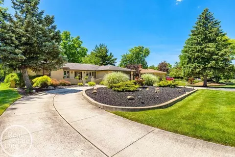 19356 Dixie, Clinton Township, MI 48035