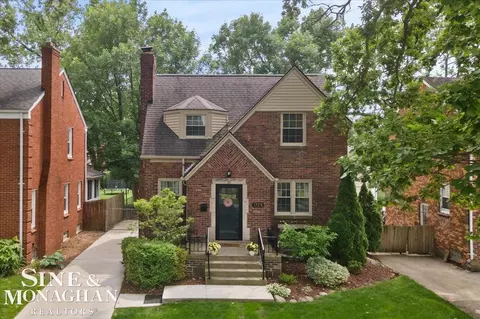 1729 Hampton, Grosse Pointe Woods, MI 48236
