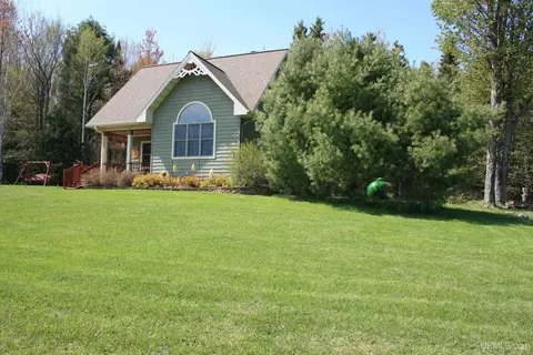 207 Meadowood, Iron River, MI 49935