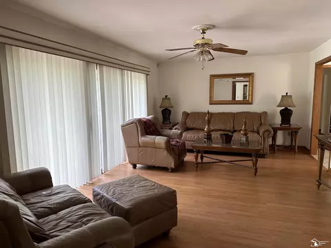 Living - 14449 Timbers, Carleton, MI 48117 photo 3 of 8