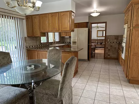 Kitchen - 14449 Timbers, Carleton, MI 48117 photo 3 of 3