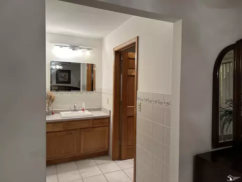 Bath - 14449 Timbers, Carleton, MI 48117 photo 2 of 6