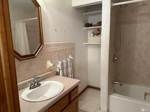 Bath - 14449 Timbers, Carleton, MI 48117 photo 4 of 6