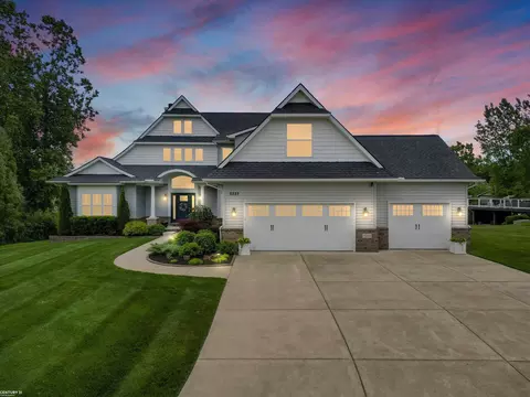 5233 Coulter Lk, Clarkston, MI 48348
