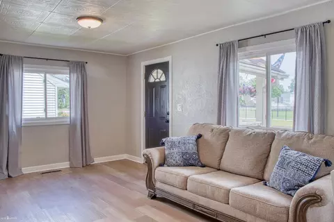 Living - 621 Grover, Owosso, MI 48867 photo 1 of 2
