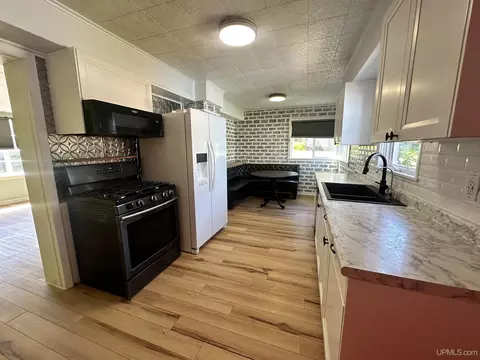 201 Zoberlein, Ishpeming, MI 49849 photo 2