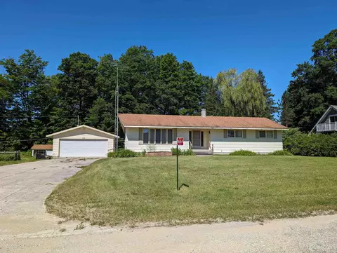 6864 Parkmoor, Engadine, MI 49827