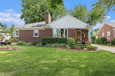 21000 Walton, Saint Clair Shores, MI 48081