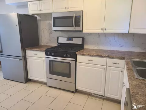Kitchen - 3129 Maplewood, Monroe, MI 48162 photo 2 of 2